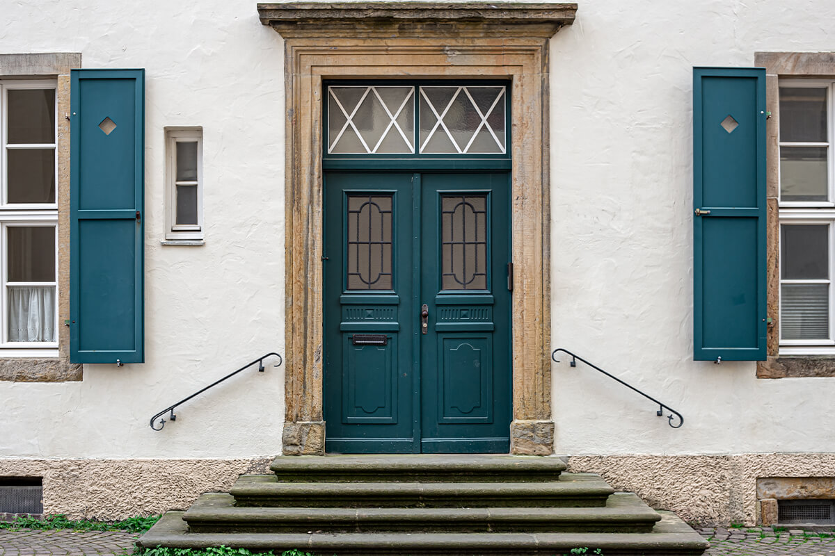 What’s the Best Wood for an Exterior Door in Full Sun?